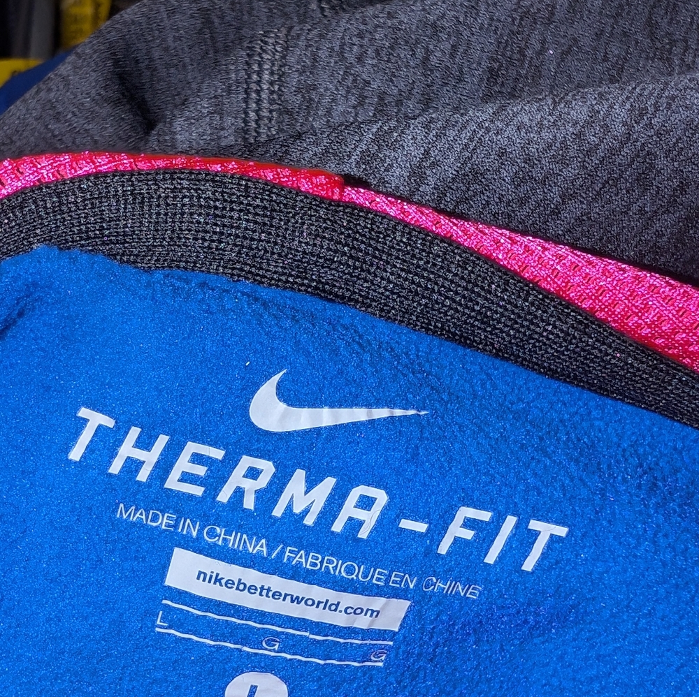 NIKE‎ Women's Therma-Fit Hoodie size Large - Picture 4 of 7